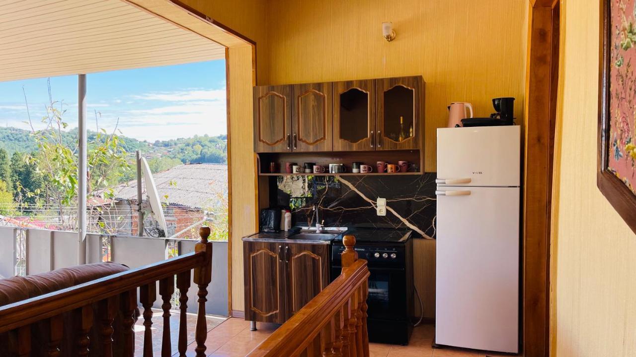 Belas House With Terrace Кутаїсі Екстер'єр фото