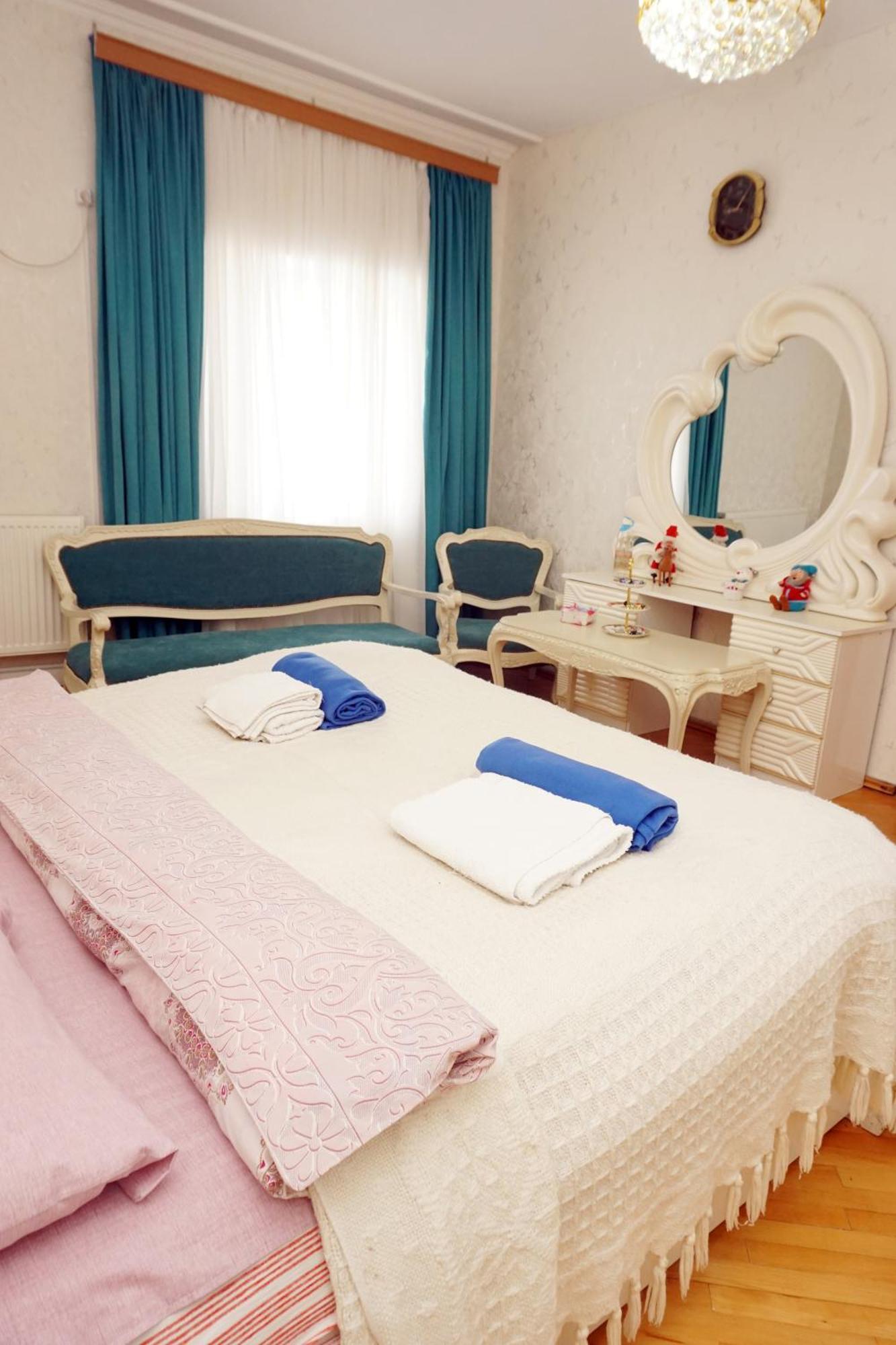 Belas House With Terrace Кутаїсі Екстер'єр фото